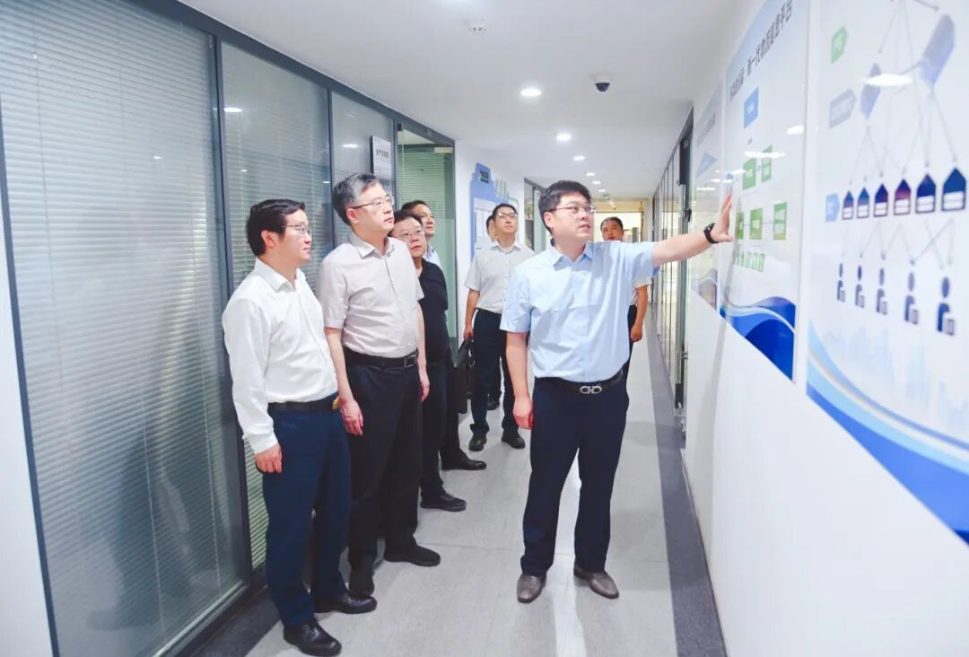 省国资委副主任、党委委员勾凤诚到开云手机入口集团调研