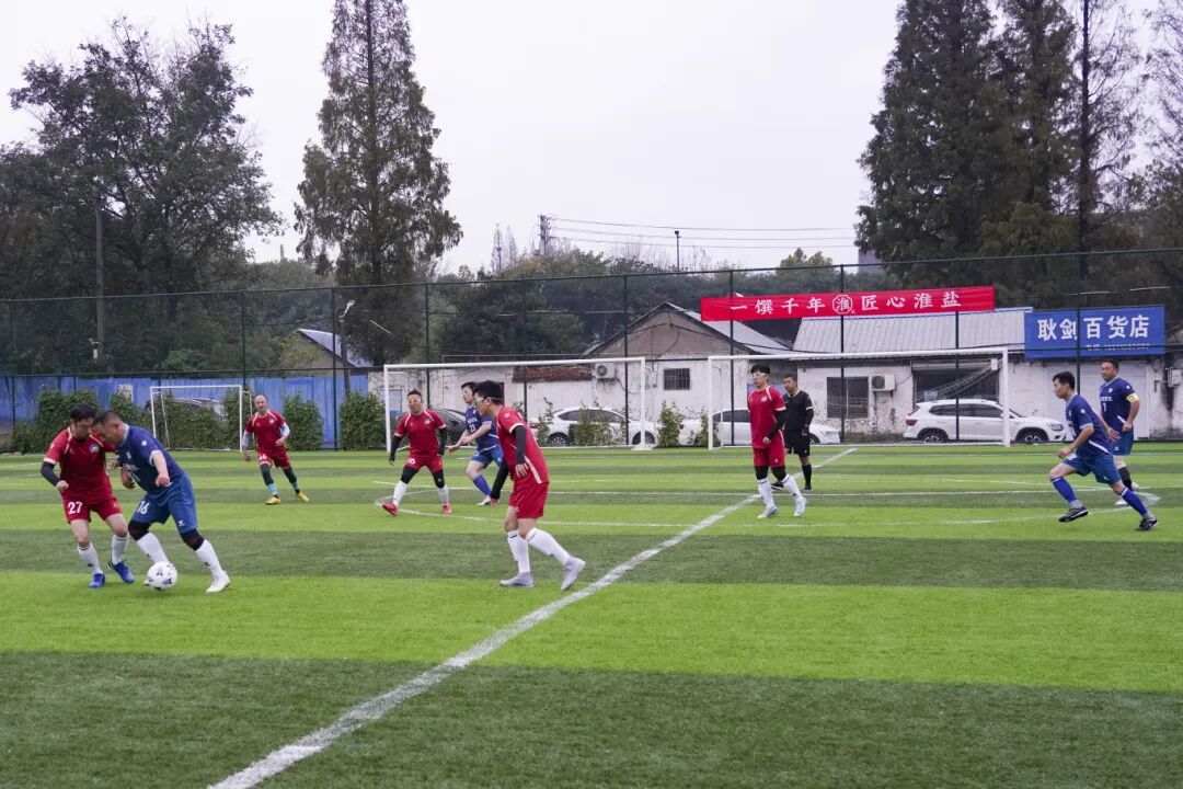 开云手机入口集团“淮盐杯”职工足球联赛激情开赛，小组赛首轮战罢